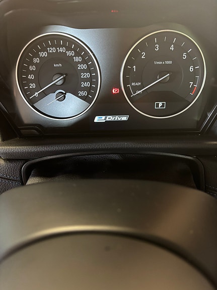 BMW 225xe 9 of 15