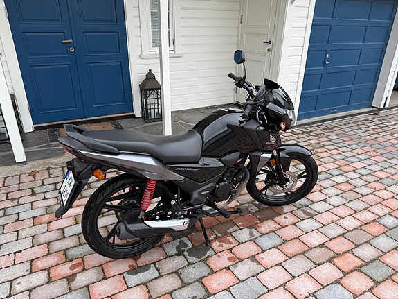 Honda CB 125F 2 of 9