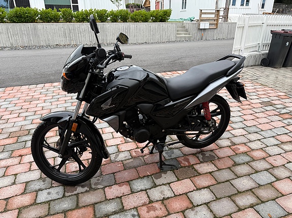 Honda CB 125F 4 of 9