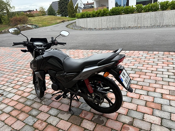 Honda CB 125F 3 of 9