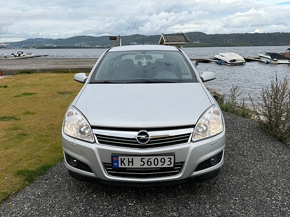 Opel Astra 2 of 12