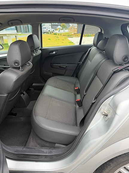 Opel Astra 8 of 12