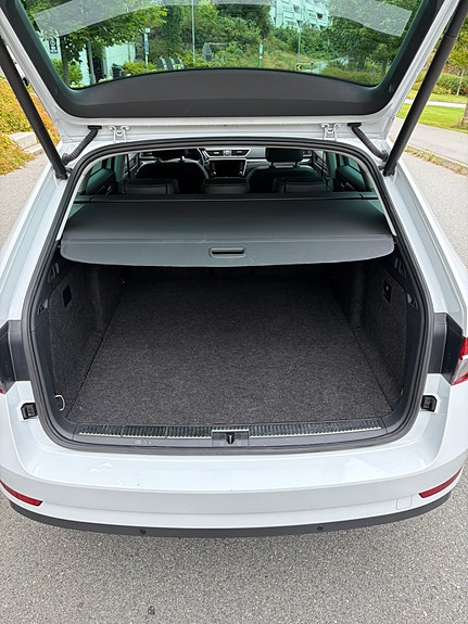 Skoda Superb 14 of 19