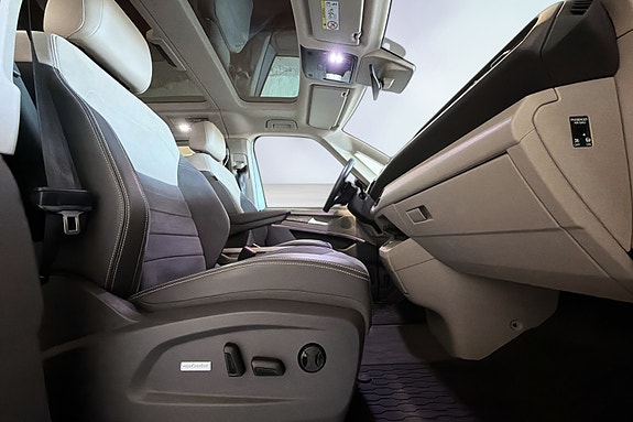 Volkswagen Multivan 24 of 30