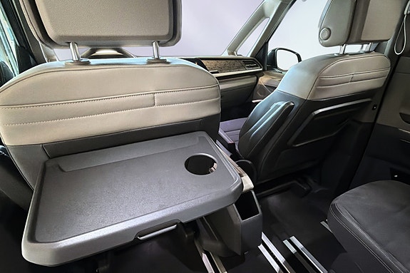 Volkswagen Multivan 14 of 30