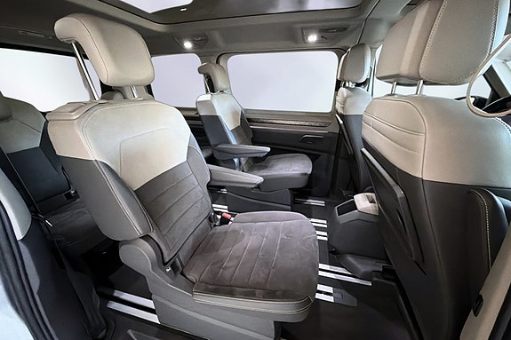 Volkswagen Multivan 21 of 30