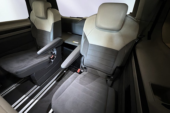 Volkswagen Multivan 16 of 30