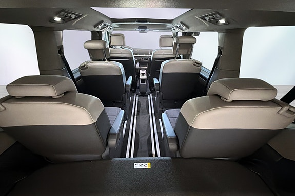 Volkswagen Multivan 17 of 30