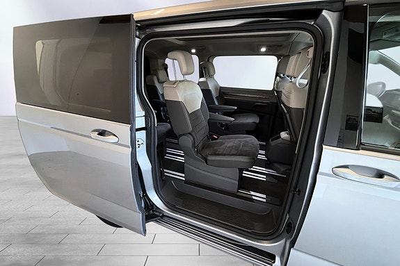 Volkswagen Multivan 22 of 30