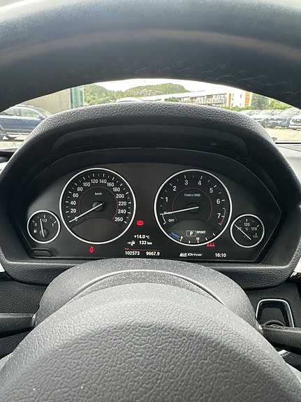 BMW 330e 13 of 15