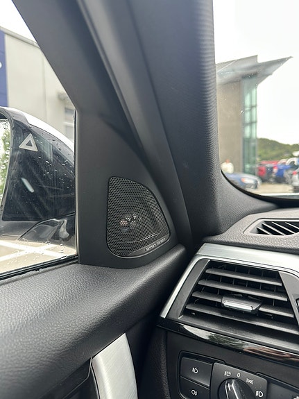 BMW 330e 15 of 15