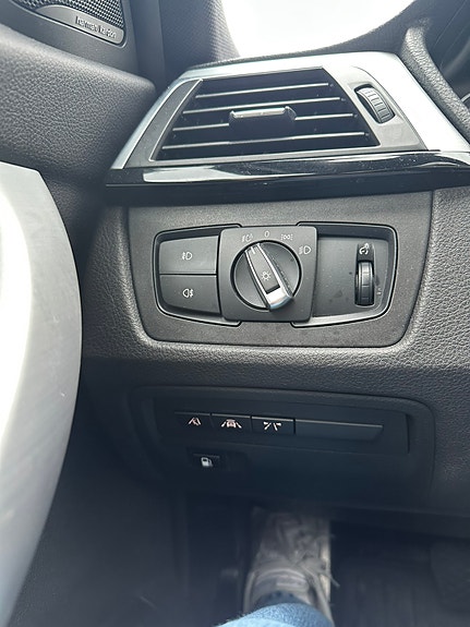 BMW 330e 14 of 15