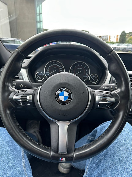BMW 330e 12 of 15