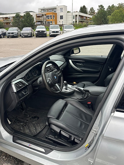 BMW 330e 9 of 15