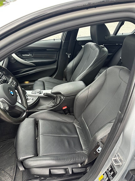 BMW 330e 10 of 15
