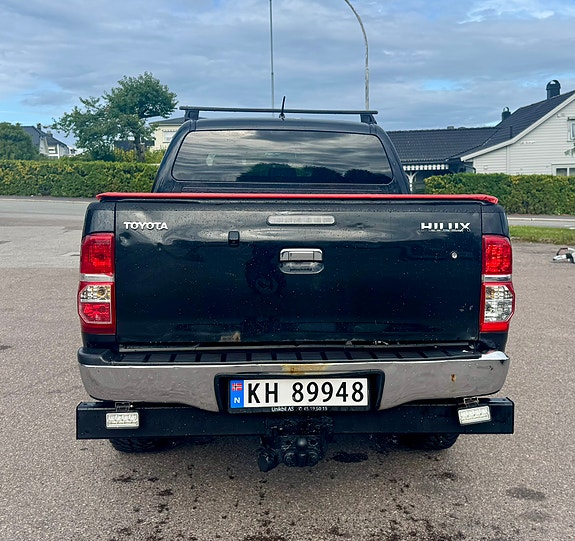 Toyota HiLux 4 of 12