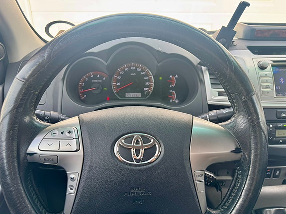 Toyota HiLux 8 of 12