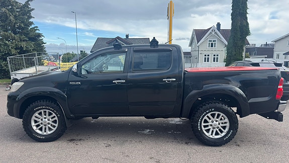 Toyota HiLux 3 of 12