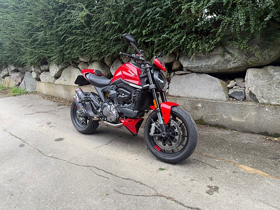 Ducati Monster 950 2 of 9