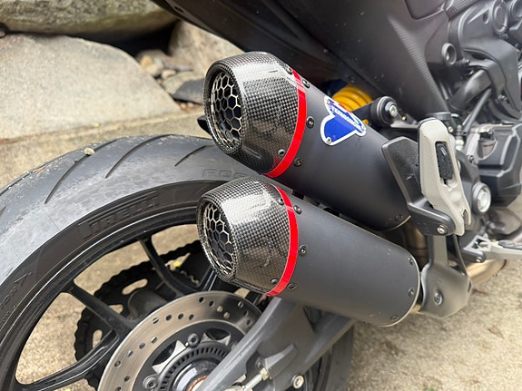 Ducati Monster 950 7 of 9