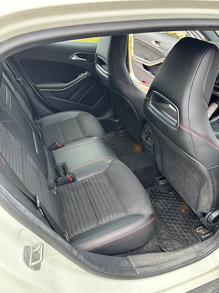 Mercedes-Benz GLA200 5 of 11