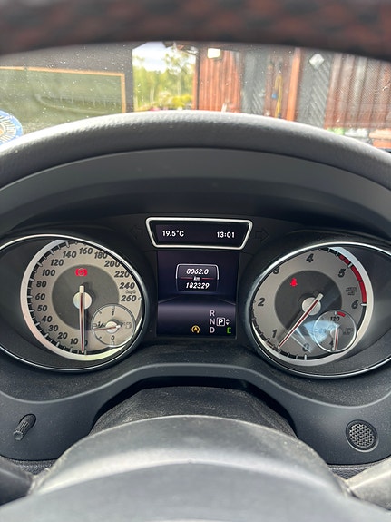 Mercedes-Benz GLA200 8 of 11