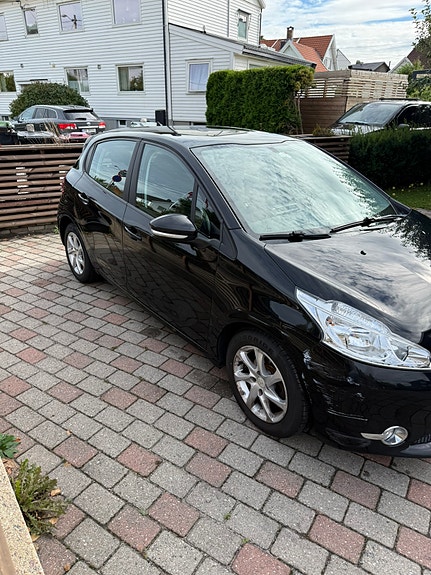 Peugeot 208 4 of 17