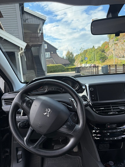 Peugeot 208 8 of 17