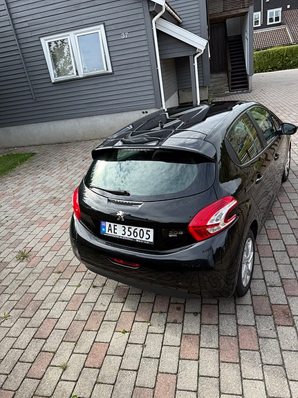 Peugeot 208 5 of 17