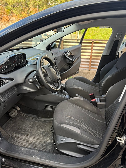 Peugeot 208 9 of 17