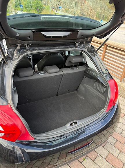 Peugeot 208 11 of 17