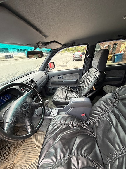 Toyota HiLux 24 of 30