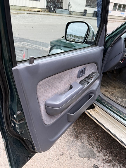 Toyota HiLux 25 of 30