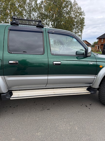 Toyota HiLux 14 of 30