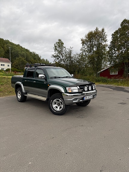 Toyota HiLux 22 of 30