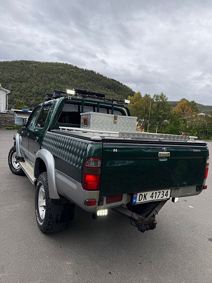 Toyota HiLux 17 of 30