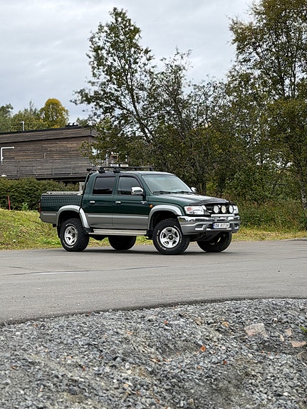 Toyota HiLux 10 of 30