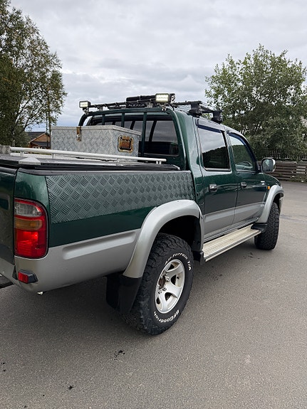 Toyota HiLux 16 of 30