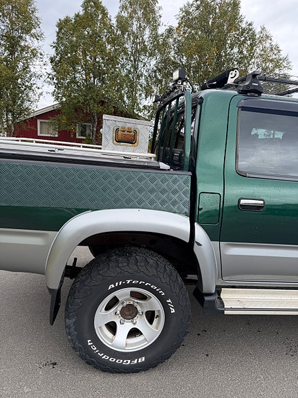 Toyota HiLux 13 of 30