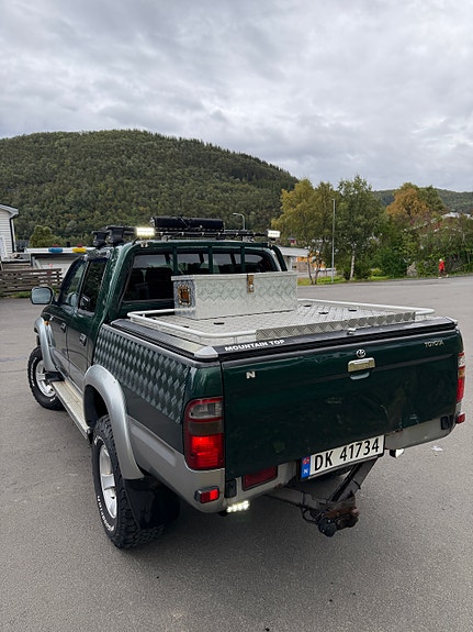 Toyota HiLux 18 of 30