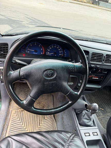 Toyota HiLux 23 of 30
