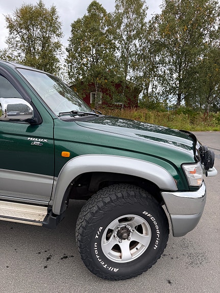 Toyota HiLux 11 of 30