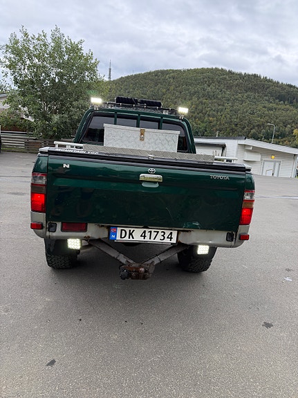 Toyota HiLux 19 of 30