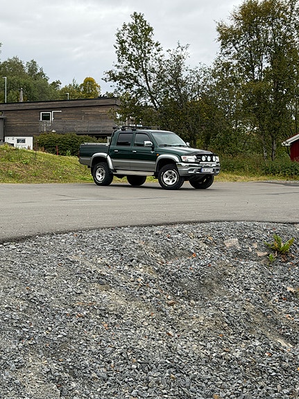 Toyota HiLux 9 of 30