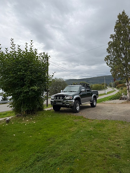 Toyota HiLux 3 of 30