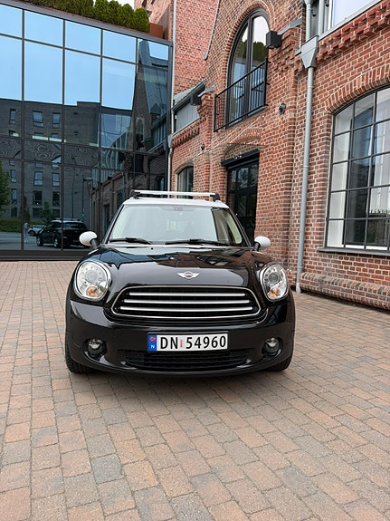 MINI Countryman Cooper D 2 of 30