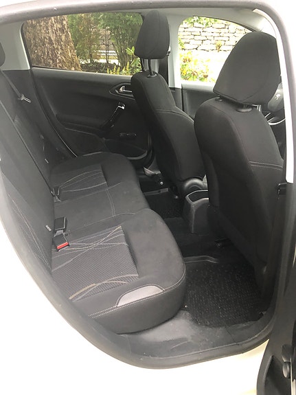 Peugeot 208 8 of 14