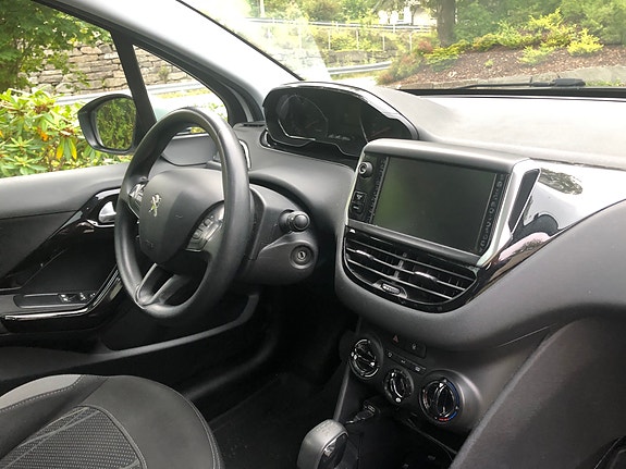 Peugeot 208 10 of 14