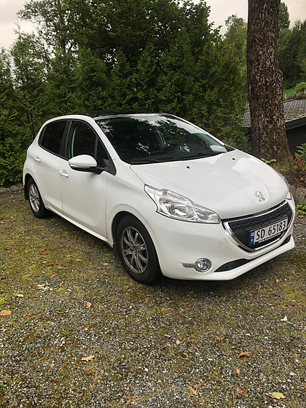 Peugeot 208 2 of 14