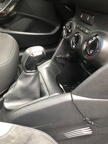 Peugeot 208 9 of 14